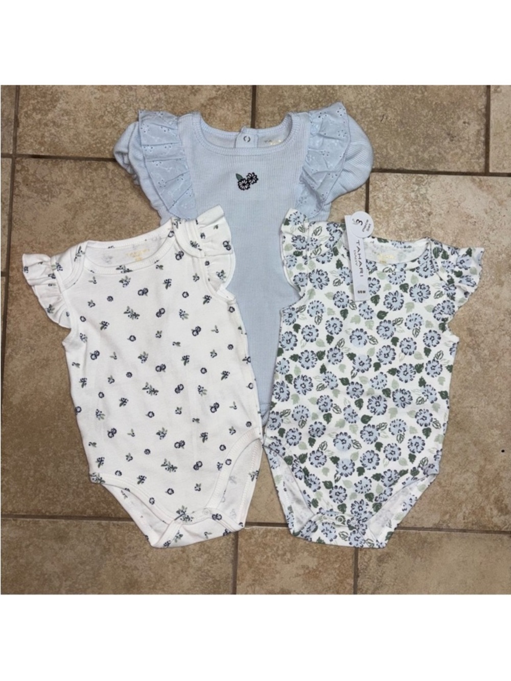 NEW! Tahari Baby Bodysuit Onsies 3 piece Set in Blue & White Floral 6-9 mo Lot